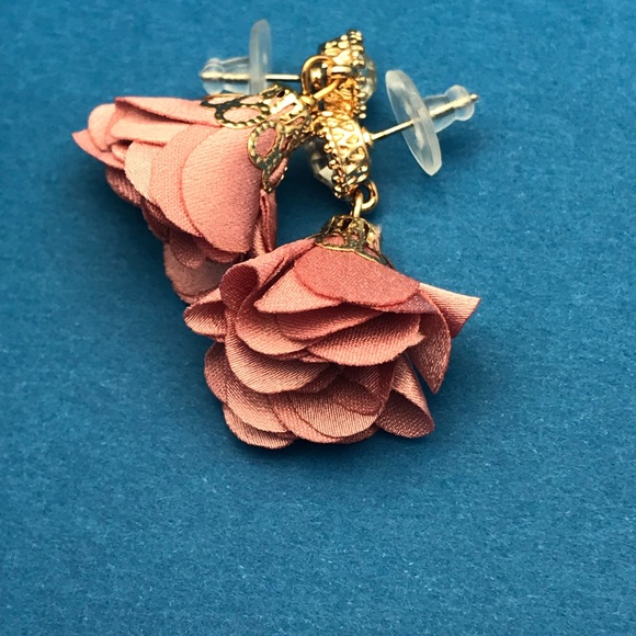 Rose silk flower earrings with rhinestone - Picture 5 of 8